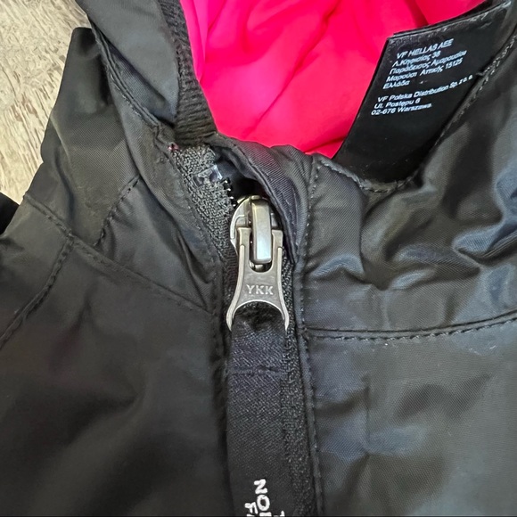 Northface Snowsuit 3-6M - Picture 4 of 10